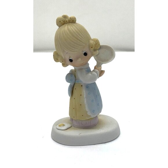 Precious Moments Figurine "Eggs Over Easy" By Jonathan & David E-3118 - Picture 1 of 5